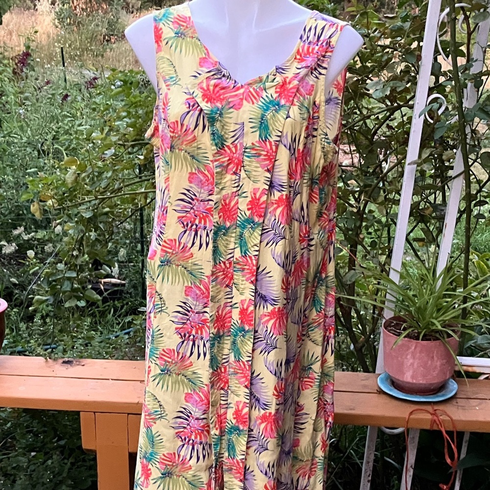 Koret floral  Sleeveless V-Neck Sundress front slit PXL rayon